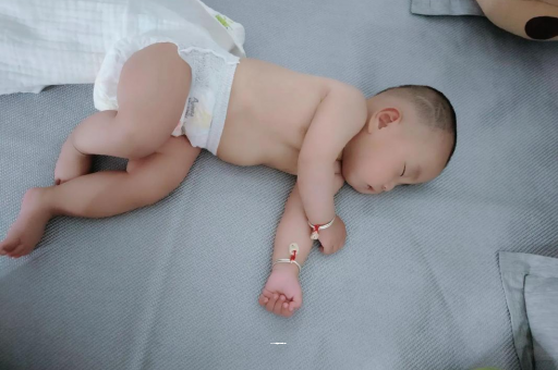 扬州宝宝积食发烧怎么处理